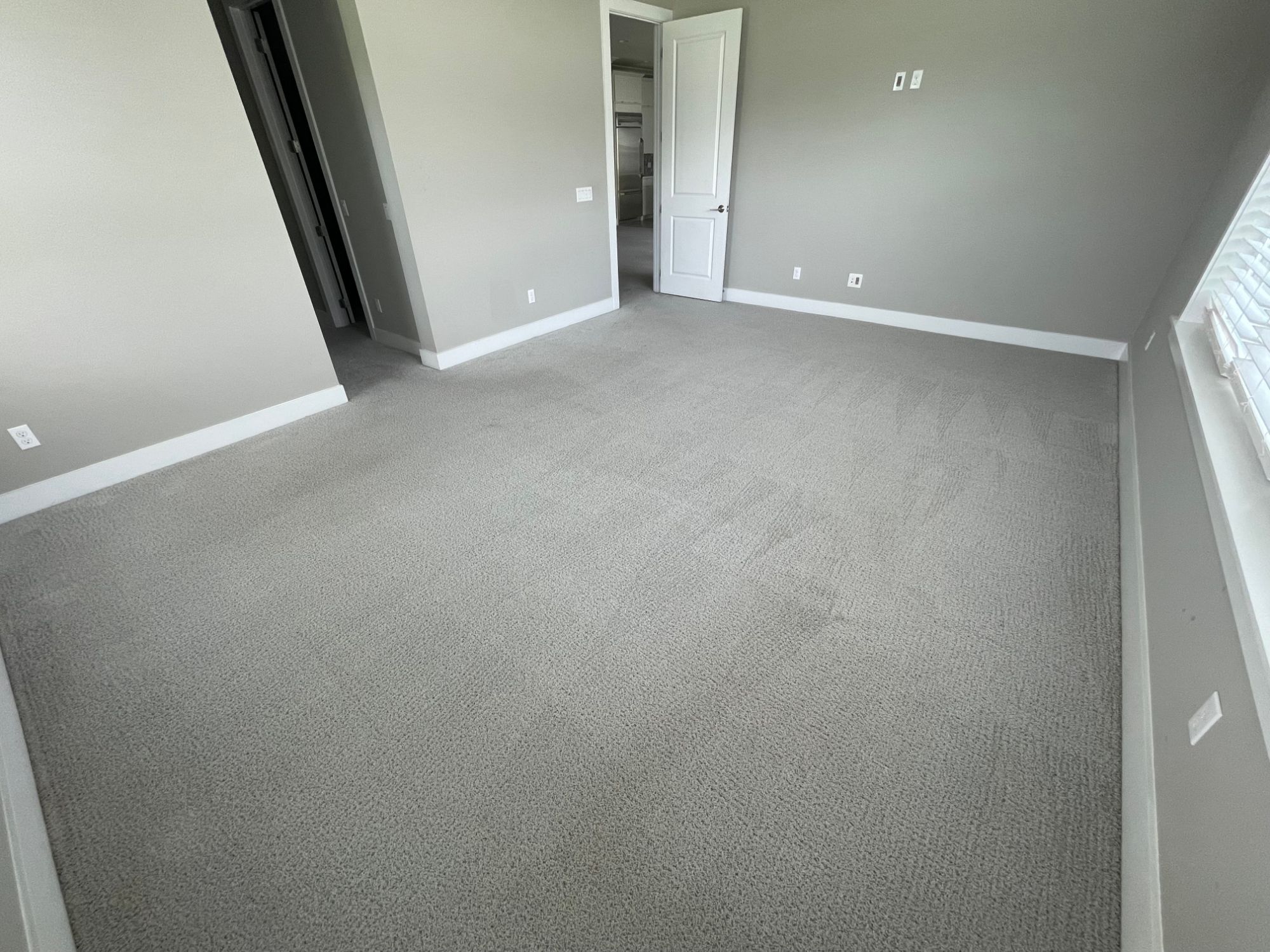 Residential room cleared to the walls